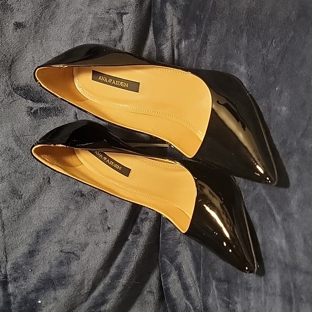 Ava & Aiden Pointy Toe Pumps